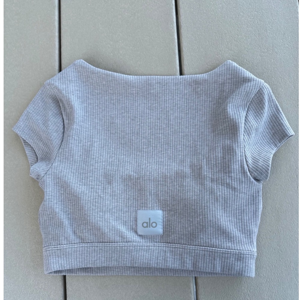 Alo Yoga Blissful Henley Bra Top Athletic Heather Grey Ribbed XS Cap Sleeve - Picture 5 of 6